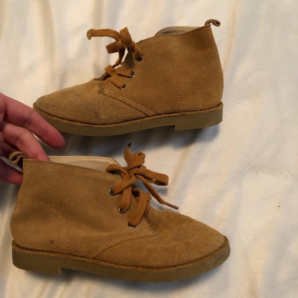 Gap Leather Chukka Boot - Picture 2 of 6